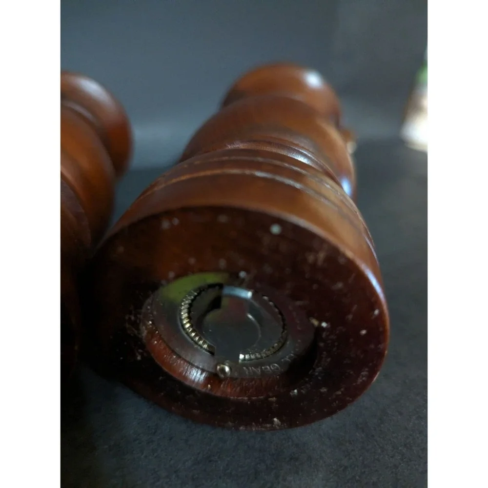 Vintage Kimco Wood Salt Shaker‎ and Pepper Mill Set Dark Brown Taiwan Hand Crank